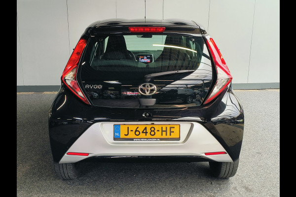 Toyota Aygo 1.0 VVT-i x-play AUTOMAAT uit 2020 Rijklaar + 12 maanden Bovag-garantie Henk Jongen Auto's in Helmond,  al 50 jaar service zoals 't hoort!