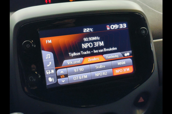 Toyota Aygo 1.0 VVT-i x-play AUTOMAAT uit 2020 Rijklaar + 12 maanden Bovag-garantie Henk Jongen Auto's in Helmond,  al 50 jaar service zoals 't hoort!