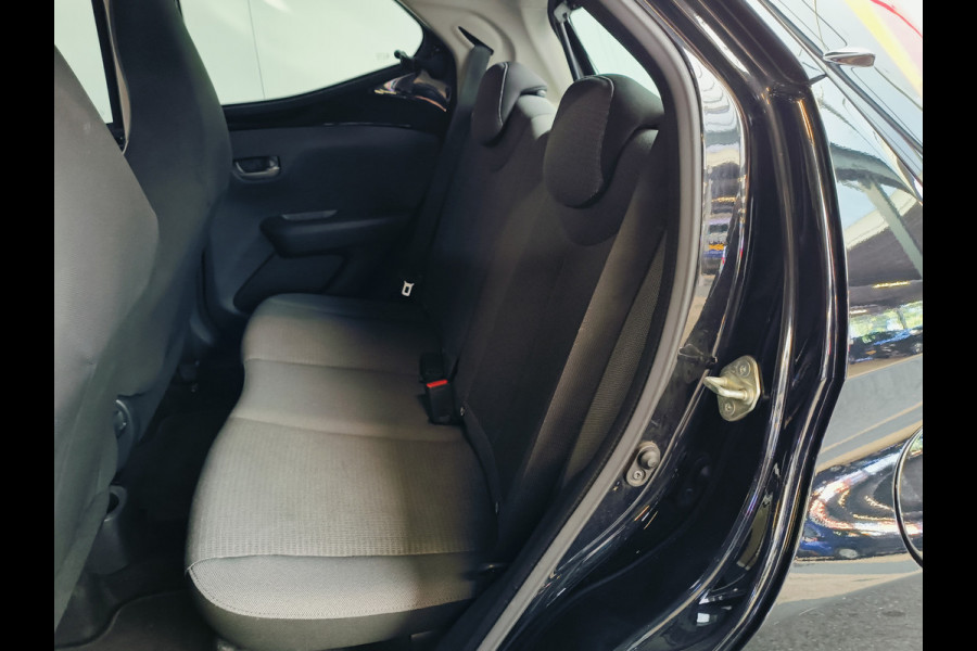 Toyota Aygo 1.0 VVT-i x-play AUTOMAAT uit 2020 Rijklaar + 12 maanden Bovag-garantie Henk Jongen Auto's in Helmond,  al 50 jaar service zoals 't hoort!