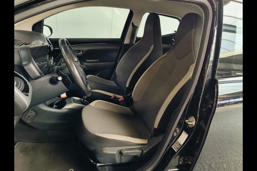 Toyota Aygo 1.0 VVT-i x-play AUTOMAAT uit 2020 Rijklaar + 12 maanden Bovag-garantie Henk Jongen Auto's in Helmond,  al 50 jaar service zoals 't hoort!