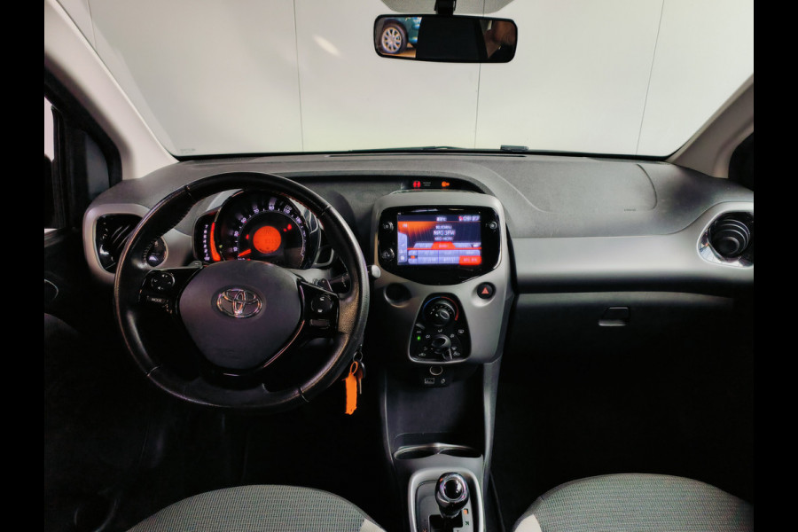 Toyota Aygo 1.0 VVT-i x-play AUTOMAAT uit 2020 Rijklaar + 12 maanden Bovag-garantie Henk Jongen Auto's in Helmond,  al 50 jaar service zoals 't hoort!