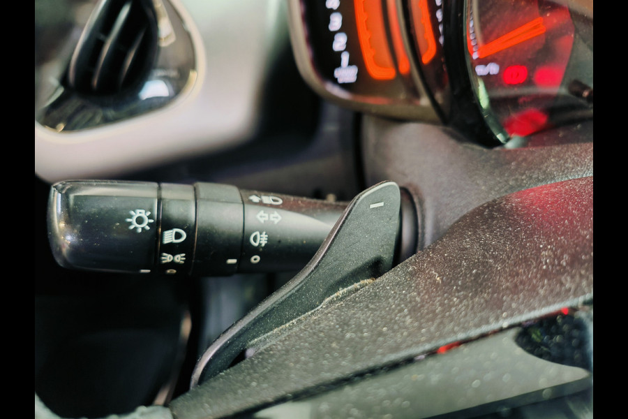 Toyota Aygo 1.0 VVT-i x-play AUTOMAAT uit 2020 Rijklaar + 12 maanden Bovag-garantie Henk Jongen Auto's in Helmond,  al 50 jaar service zoals 't hoort!