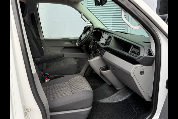 Volkswagen Transporter 2.0 TDI L2H1 30 DC Highline | Camera | Trekhaak | Automaat Volkswagen Transporter 2.0 TDI L2H1 30 DC Highline | Camera | Trekhaak | Automaat
