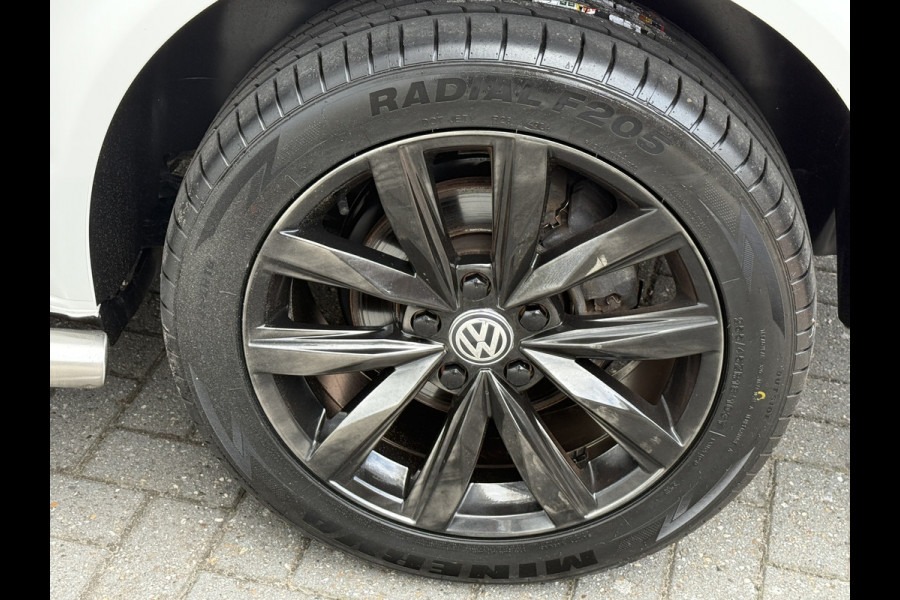 Volkswagen Transporter 2.0 TDI L2H1 30 DC Highline | Camera | Trekhaak | Automaat Volkswagen Transporter 2.0 TDI L2H1 30 DC Highline | Camera | Trekhaak | Automaat