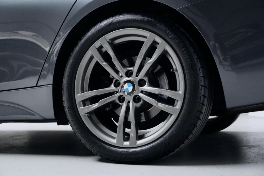 BMW 3 Serie Touring 320i M Sport Automaat 184 PK | Pano-dak | CarPlay | Camera | Leder | Stoelverwarming | Cruise | Pdc | Led |