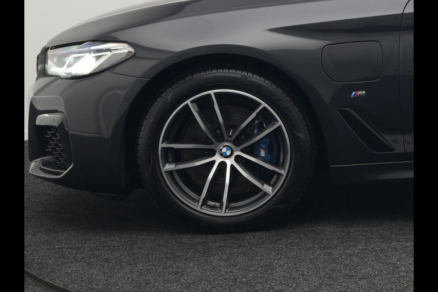 BMW 5 Serie Touring 530e M Sport Plug In Hybrid 293pk Dealer O.H PHEV | Head Up | 360 Camera | Laser LED |  Alcantara Sportstoelen Verwarmd | Blis | Apple Carplay | M Sportstuur | Navigatie | Virtual | DAB |