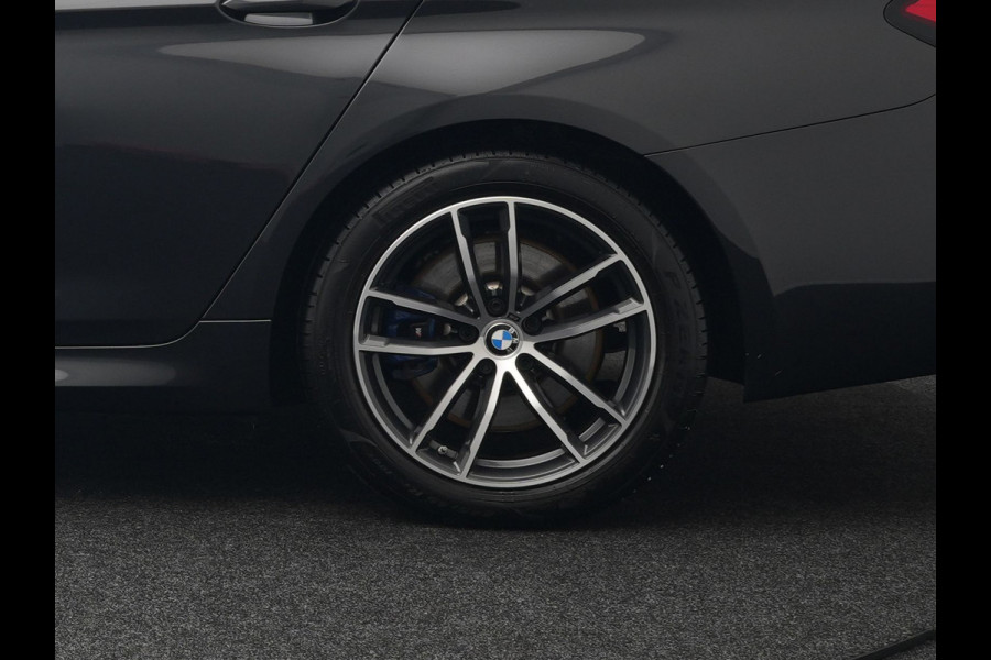 BMW 5 Serie Touring 530e M Sport Plug In Hybrid 293pk Dealer O.H PHEV | Head Up | 360 Camera | Laser LED |  Alcantara Sportstoelen Verwarmd | Blis | Apple Carplay | M Sportstuur | Navigatie | Virtual | DAB |