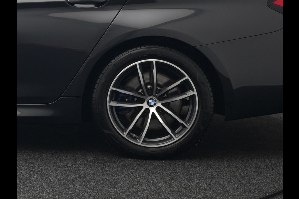 BMW 5 Serie Touring 530e M Sport Plug In Hybrid 293pk Dealer O.H PHEV | Head Up | 360 Camera | Laser LED |  Alcantara Sportstoelen Verwarmd | Blis | Apple Carplay | M Sportstuur | Navigatie | Virtual | DAB |