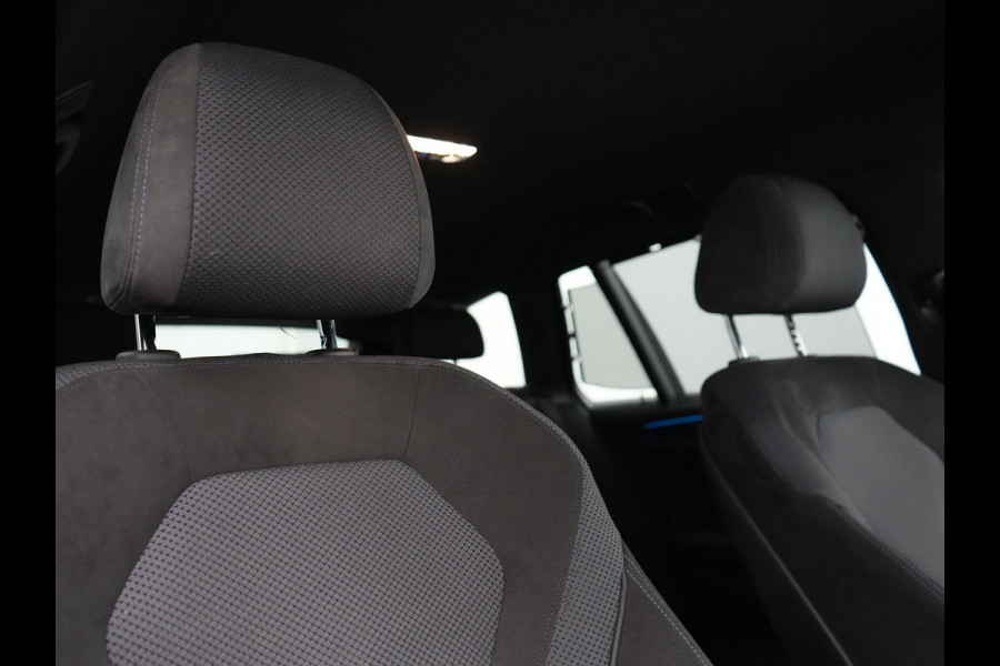 BMW 5 Serie Touring 530e M Sport Plug In Hybrid 293pk Dealer O.H PHEV | Head Up | 360 Camera | Laser LED |  Alcantara Sportstoelen Verwarmd | Blis | Apple Carplay | M Sportstuur | Navigatie | Virtual | DAB |