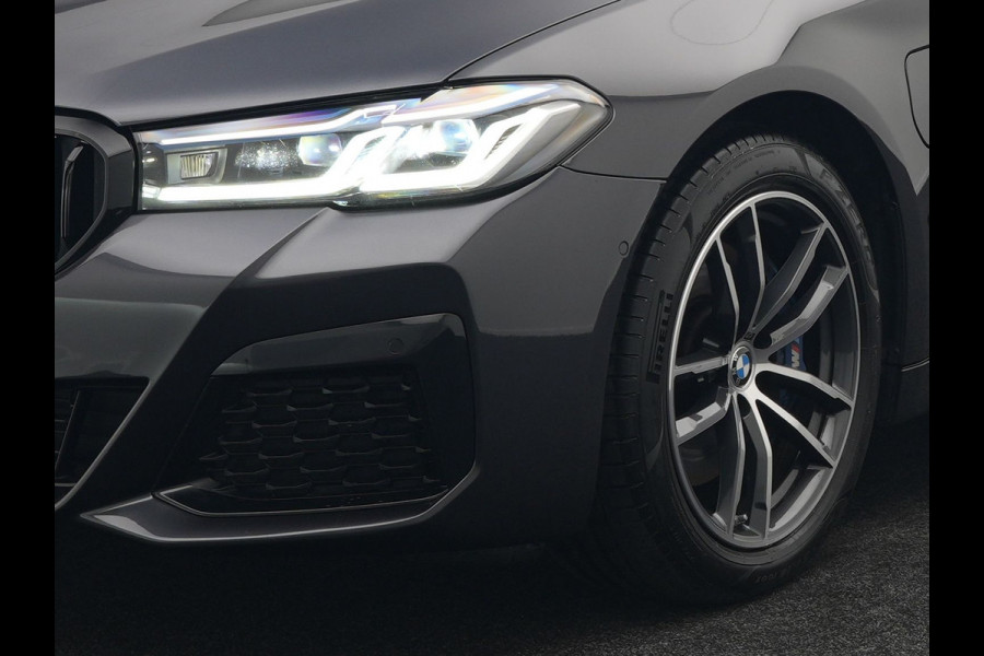 BMW 5 Serie Touring 530e M Sport Plug In Hybrid 293pk Dealer O.H PHEV | Head Up | 360 Camera | Laser LED |  Alcantara Sportstoelen Verwarmd | Blis | Apple Carplay | M Sportstuur | Navigatie | Virtual | DAB |