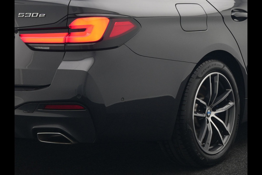 BMW 5 Serie Touring 530e M Sport Plug In Hybrid 293pk Dealer O.H PHEV | Head Up | 360 Camera | Laser LED |  Alcantara Sportstoelen Verwarmd | Blis | Apple Carplay | M Sportstuur | Navigatie | Virtual | DAB |