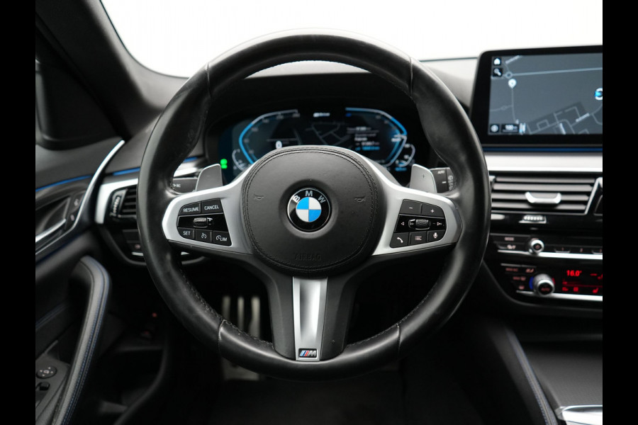 BMW 5 Serie Touring 530e M Sport Plug In Hybrid 293pk Dealer O.H PHEV | Head Up | 360 Camera | Laser LED |  Alcantara Sportstoelen Verwarmd | Blis | Apple Carplay | M Sportstuur | Navigatie | Virtual | DAB |