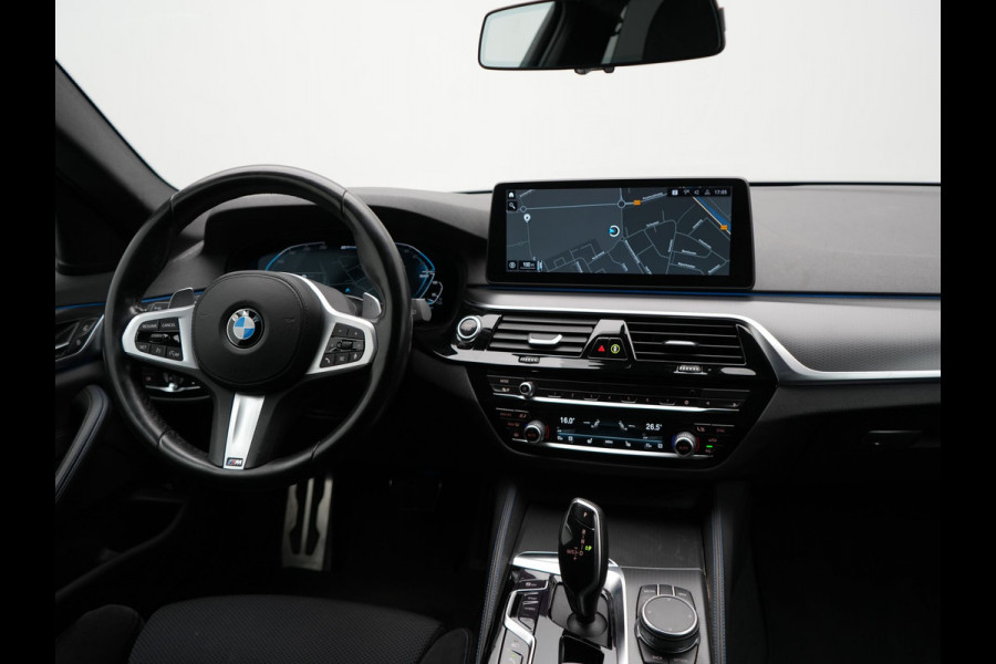 BMW 5 Serie Touring 530e M Sport Plug In Hybrid 293pk Dealer O.H PHEV | Head Up | 360 Camera | Laser LED |  Alcantara Sportstoelen Verwarmd | Blis | Apple Carplay | M Sportstuur | Navigatie | Virtual | DAB |