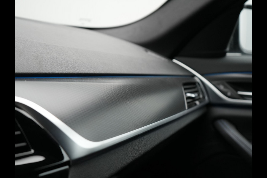 BMW 5 Serie Touring 530e M Sport Plug In Hybrid 293pk Dealer O.H PHEV | Head Up | 360 Camera | Laser LED |  Alcantara Sportstoelen Verwarmd | Blis | Apple Carplay | M Sportstuur | Navigatie | Virtual | DAB |