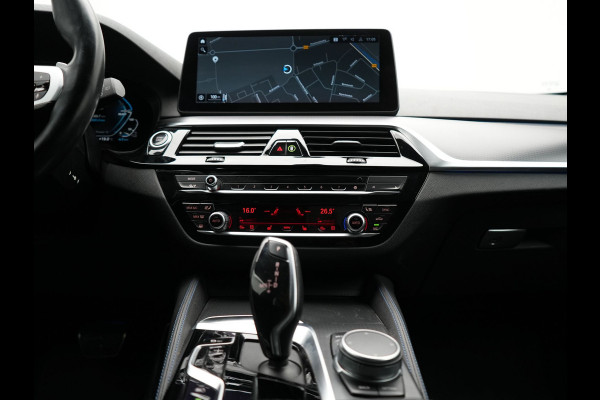BMW 5 Serie Touring 530e M Sport Plug In Hybrid 293pk Dealer O.H PHEV | Head Up | 360 Camera | Laser LED |  Alcantara Sportstoelen Verwarmd | Blis | Apple Carplay | M Sportstuur | Navigatie | Virtual | DAB |