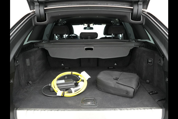 BMW 5 Serie Touring 530e M Sport Plug In Hybrid 293pk Dealer O.H PHEV | Head Up | 360 Camera | Laser LED |  Alcantara Sportstoelen Verwarmd | Blis | Apple Carplay | M Sportstuur | Navigatie | Virtual | DAB |