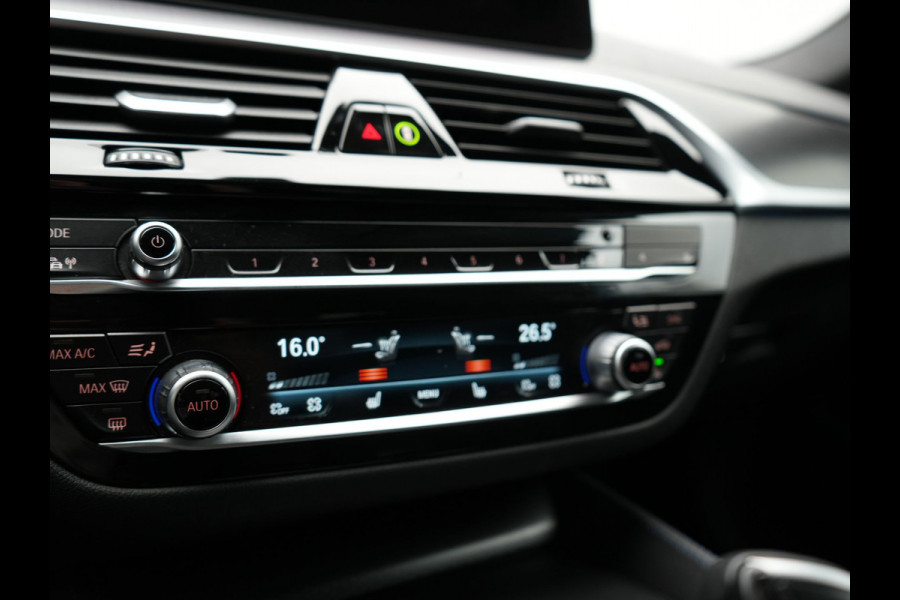 BMW 5 Serie Touring 530e M Sport Plug In Hybrid 293pk Dealer O.H PHEV | Head Up | 360 Camera | Laser LED |  Alcantara Sportstoelen Verwarmd | Blis | Apple Carplay | M Sportstuur | Navigatie | Virtual | DAB |