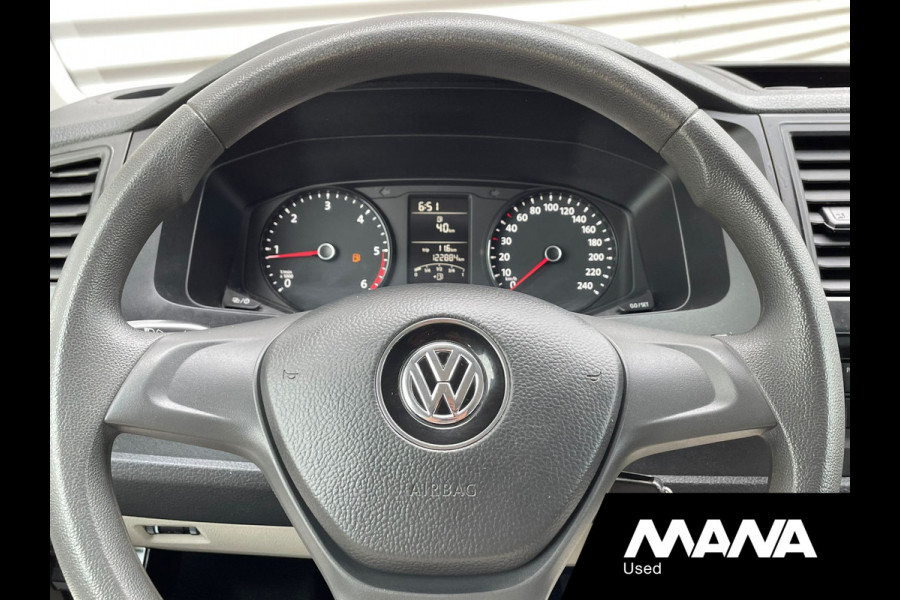 Volkswagen Transporter 2.0TDI L2H1 102PK DC Comfortline 5 Zits Airco Trekhaak