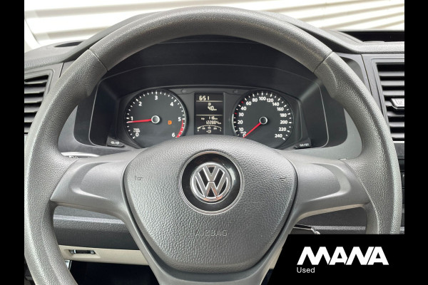 Volkswagen Transporter 2.0TDI L2H1 102PK DC Comfortline 5 Zits Airco Trekhaak