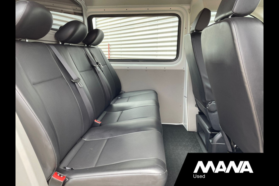 Volkswagen Transporter 2.0TDI L2H1 102PK DC Comfortline 5 Zits Airco Trekhaak