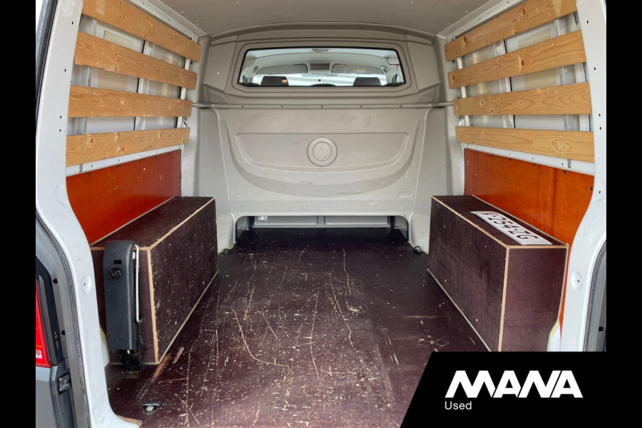 Volkswagen Transporter 2.0TDI L2H1 102PK DC Comfortline 5 Zits Airco Trekhaak