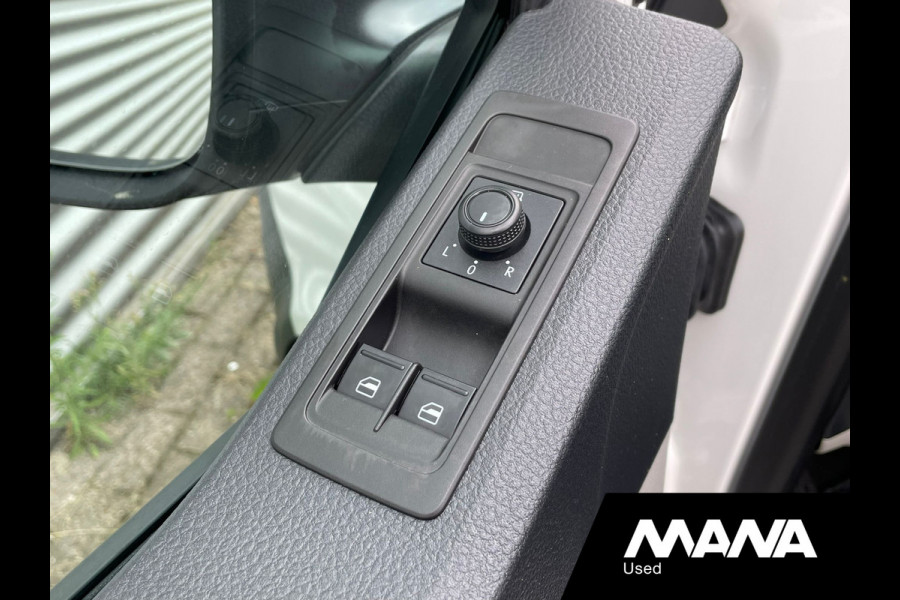 Volkswagen Transporter 2.0TDI L2H1 102PK DC Comfortline 5 Zits Airco Trekhaak
