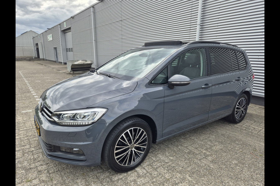 Volkswagen Touran 1.5 TSI 7p Autom,Panorama,airco,adap cruise,nav/camera,wegkl. trekhaak,stoelverwarming,standkachel,