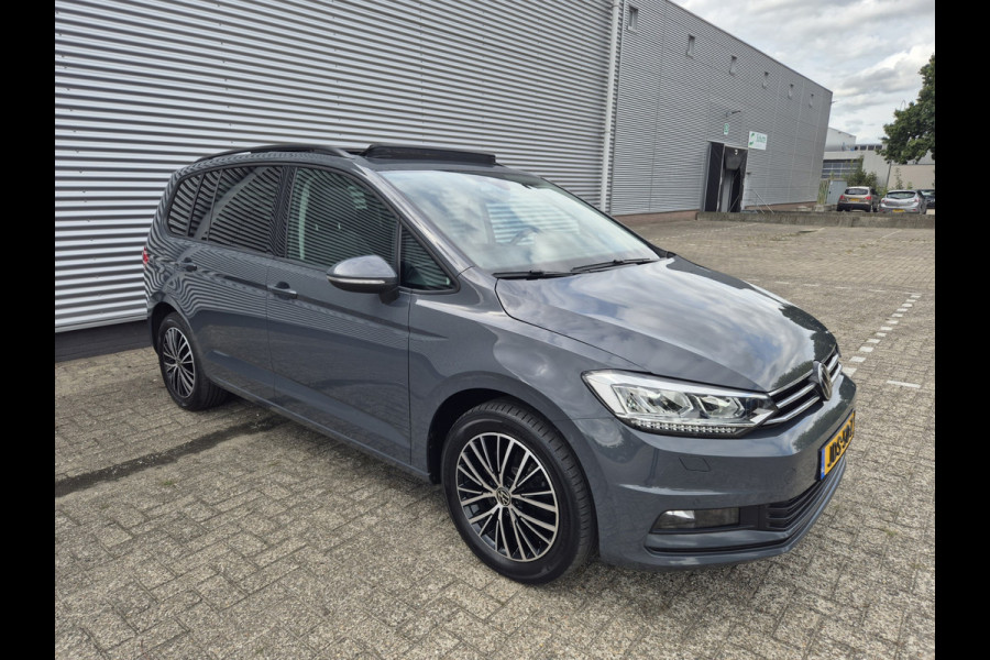 Volkswagen Touran 1.5 TSI 7p Autom,Panorama,airco,adap cruise,nav/camera,wegkl. trekhaak,stoelverwarming,standkachel,