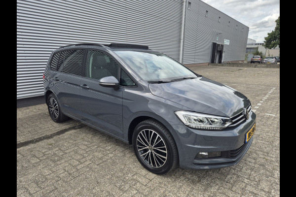Volkswagen Touran 1.5 TSI 7p Autom,Panorama,airco,adap cruise,nav/camera,wegkl. trekhaak,stoelverwarming,standkachel,