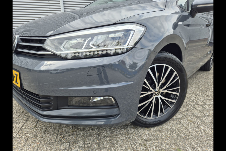 Volkswagen Touran 1.5 TSI 7p Autom,Panorama,airco,adap cruise,nav/camera,wegkl. trekhaak,stoelverwarming,standkachel,