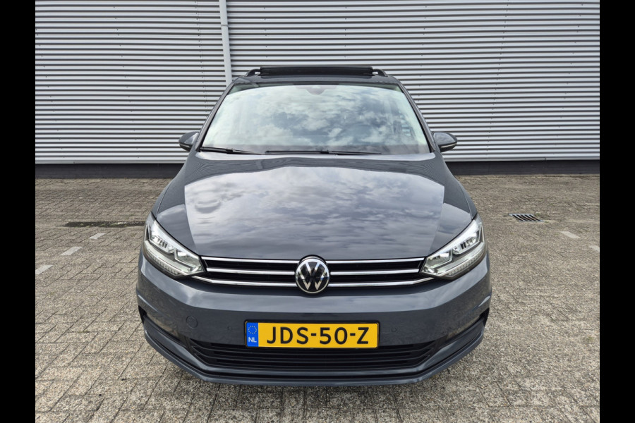 Volkswagen Touran 1.5 TSI 7p Autom,Panorama,airco,adap cruise,nav/camera,wegkl. trekhaak,stoelverwarming,standkachel,