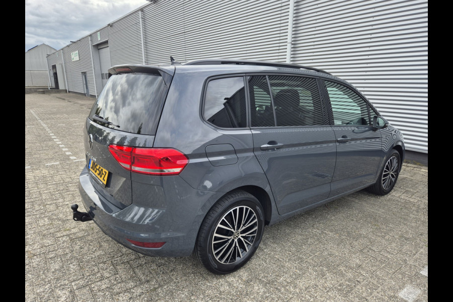Volkswagen Touran 1.5 TSI 7p Autom,Panorama,airco,adap cruise,nav/camera,wegkl. trekhaak,stoelverwarming,standkachel,
