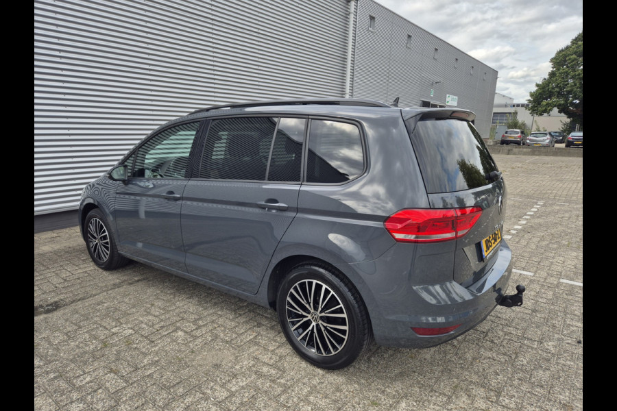 Volkswagen Touran 1.5 TSI 7p Autom,Panorama,airco,adap cruise,nav/camera,wegkl. trekhaak,stoelverwarming,standkachel,