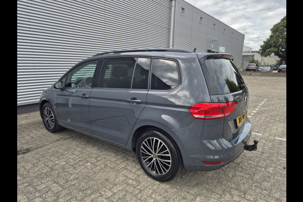 Volkswagen Touran 1.5 TSI 7p Autom,Panorama,airco,adap cruise,nav/camera,wegkl. trekhaak,stoelverwarming,standkachel,