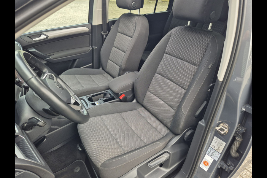 Volkswagen Touran 1.5 TSI 7p Autom,Panorama,airco,adap cruise,nav/camera,wegkl. trekhaak,stoelverwarming,standkachel,