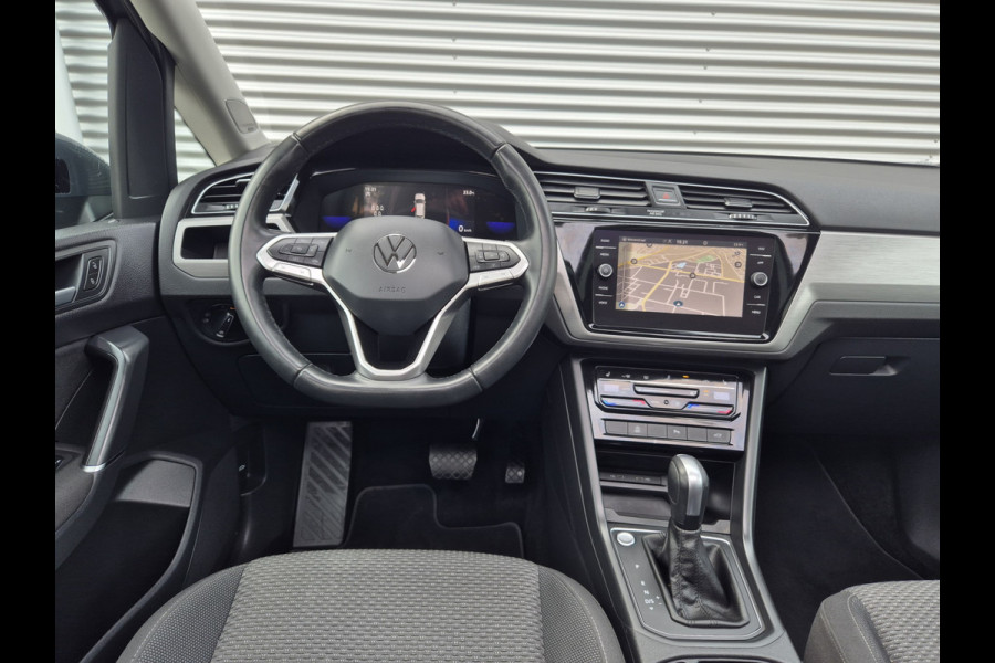 Volkswagen Touran 1.5 TSI 7p Autom,Panorama,airco,adap cruise,nav/camera,wegkl. trekhaak,stoelverwarming,standkachel,