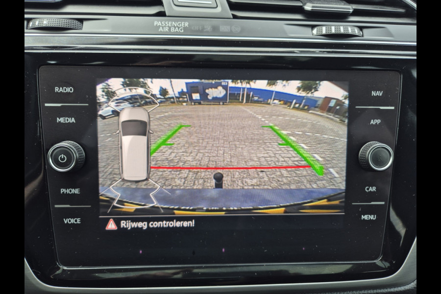 Volkswagen Touran 1.5 TSI 7p Autom,Panorama,airco,adap cruise,nav/camera,wegkl. trekhaak,stoelverwarming,standkachel,