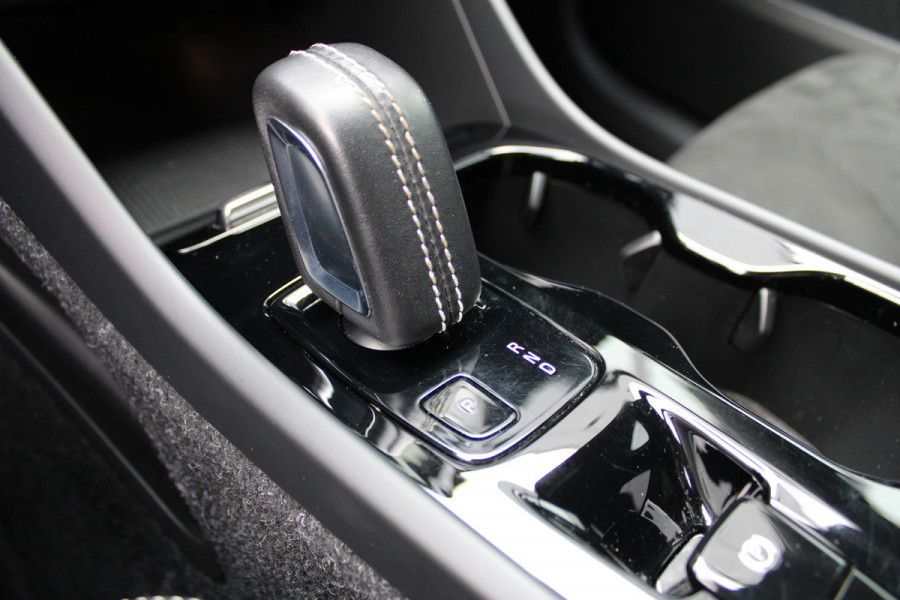 Volvo XC40 1.5 T3 R-Design | Trekhaak | Navigatie | Cruise Control | Stoelverwarming