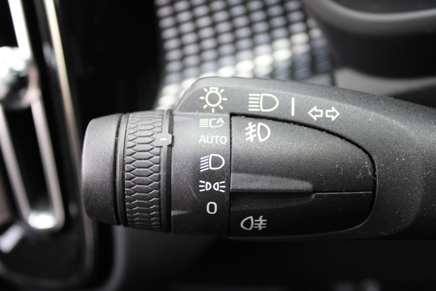 Volvo XC40 1.5 T3 R-Design | Trekhaak | Navigatie | Cruise Control | Stoelverwarming