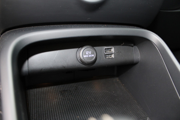 Volvo XC40 1.5 T3 R-Design | Trekhaak | Navigatie | Cruise Control | Stoelverwarming