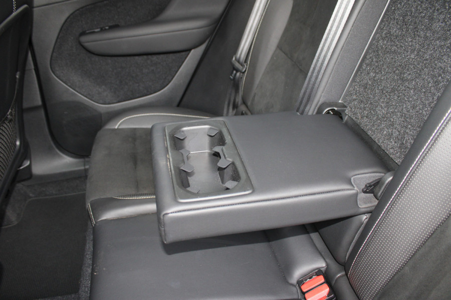 Volvo XC40 1.5 T3 R-Design | Trekhaak | Navigatie | Cruise Control | Stoelverwarming