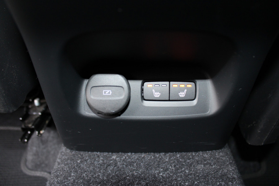 Volvo XC40 1.5 T3 R-Design | Trekhaak | Navigatie | Cruise Control | Stoelverwarming