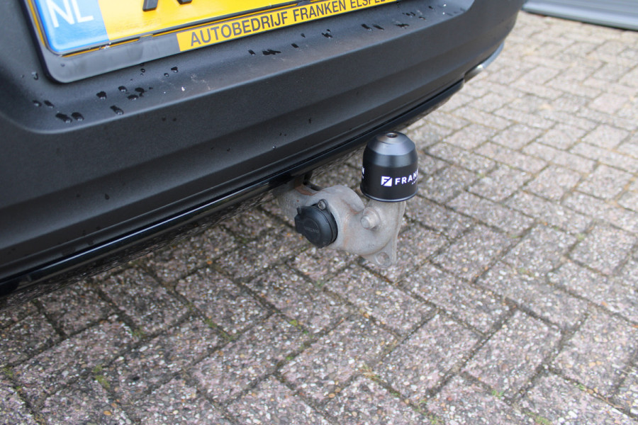 Volvo XC40 1.5 T3 R-Design | Trekhaak | Navigatie | Cruise Control | Stoelverwarming