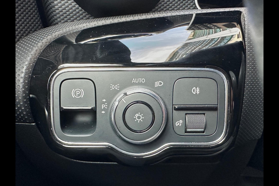 Mercedes-Benz A-Klasse 200 Premium Automaat Leer Navi