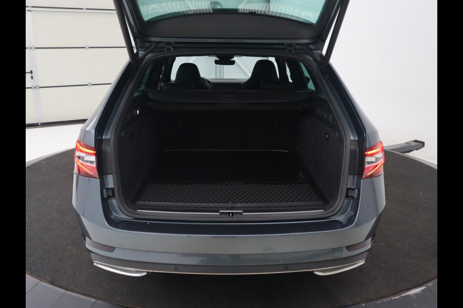 Škoda Superb Combi 2.0 TDI 4x4 Sportline Business | Panoramadak | Adaptive Cruise | Memory | Navigatie | Carplay | Camera | Alcantara | LED | Stoel & Stuurverwarming