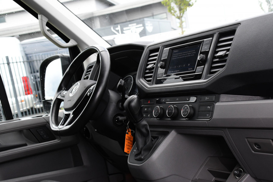 Volkswagen Crafter 35 2.0 TDI L3H3 Black Edition Adaptieve Cruise, Camera, Carplay, 177pk, Automaat, LED, Stoelverwarming, Multimedia, BOM VOL!