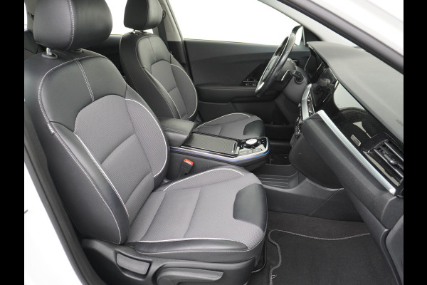 Kia e-Niro DynamicLine 64kWh Warmtepomp Apple Carplay Android Auto Navi Ecc Adap.Cruise Camera Pdc DAB Stoel+Stuurverwarming Lane Assist Kia Connect Dealeronderhouden Origineel Nederlandse Auto
