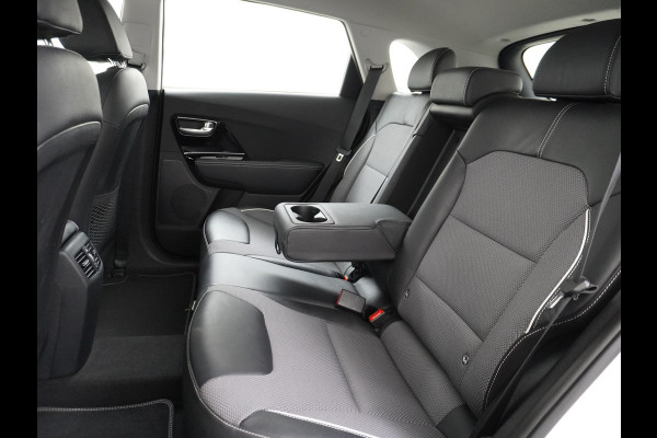 Kia e-Niro DynamicLine 64kWh Warmtepomp Apple Carplay Android Auto Navi Ecc Adap.Cruise Camera Pdc DAB Stoel+Stuurverwarming Lane Assist Kia Connect Dealeronderhouden Origineel Nederlandse Auto