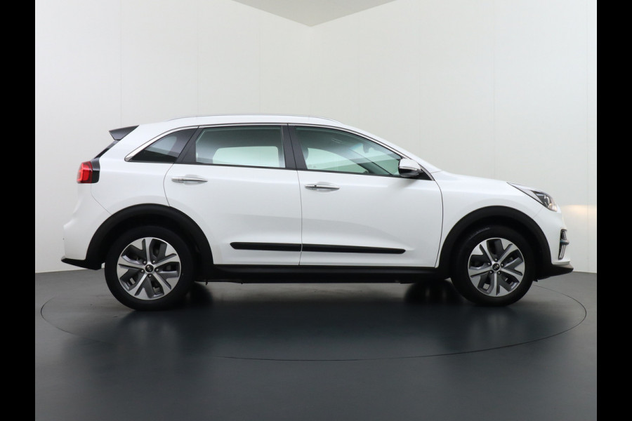 Kia e-Niro DynamicLine 64kWh Warmtepomp Apple Carplay Android Auto Navi Ecc Adap.Cruise Camera Pdc DAB Stoel+Stuurverwarming Lane Assist Kia Connect Dealeronderhouden Origineel Nederlandse Auto