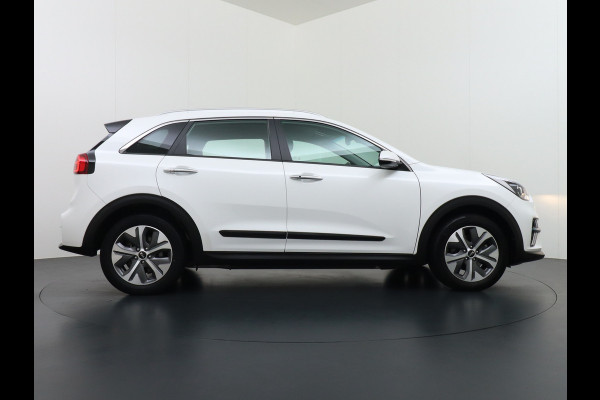 Kia e-Niro DynamicLine 64kWh Warmtepomp Apple Carplay Android Auto Navi Ecc Adap.Cruise Camera Pdc DAB Stoel+Stuurverwarming Lane Assist Kia Connect Dealeronderhouden Origineel Nederlandse Auto